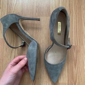 Elegant Suede Heel: Louise et Cie